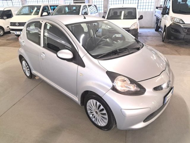 Toyota Aygo 1.0 12V VVT-i 5 porte Sol - foto 4 di 4