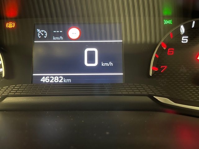 Peugeot 2008 II 2020 - 1.5 bluehdi Allure Pack s&s 110cv usato a ALESSANDRIA