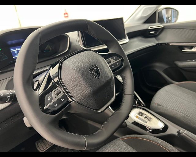Peugeot 208 1.2 hybrid Style 100cv e-dcs 6, del 2025, in vendita a Alessandria (AL)