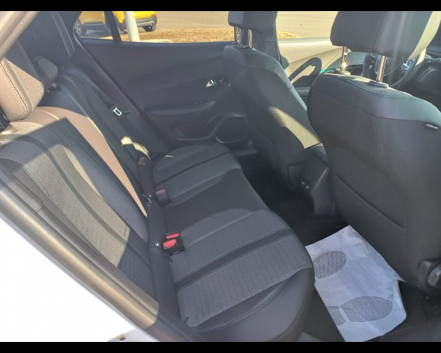 Peugeot 2008 e- Allure 100kW, del 2023, 10 km, in vendita a Alessandria (AL)