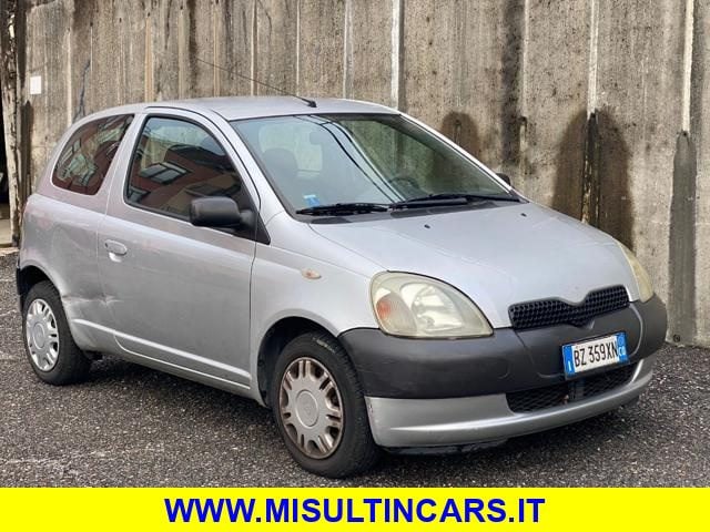 Toyota Yaris 1.0i 16V cat 3 porte, del 2002, 157.000 km, in vendita a Argegno (CO)