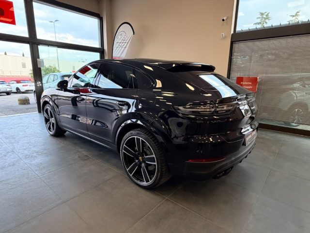 Porsche Cayenne Coupé 3.0 V6 E-Hybrid - foto 3 di 4