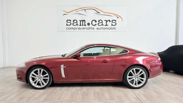 Jaguar XKR 4.2 V8 Coupé - foto 2 di 4