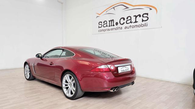 Jaguar XKR 4.2 V8 Coupé - foto 3 di 4