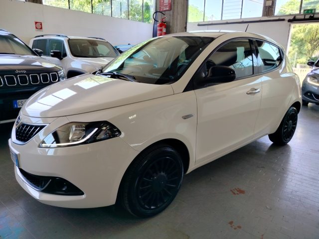 Lancia Ypsilon 1.0 Hybrid Silver - foto 4 di 4