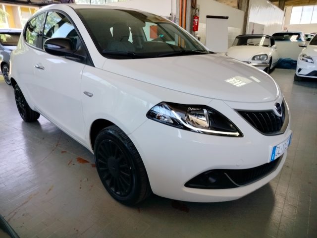 Lancia Ypsilon 1.0 Hybrid Silver - foto 2 di 4