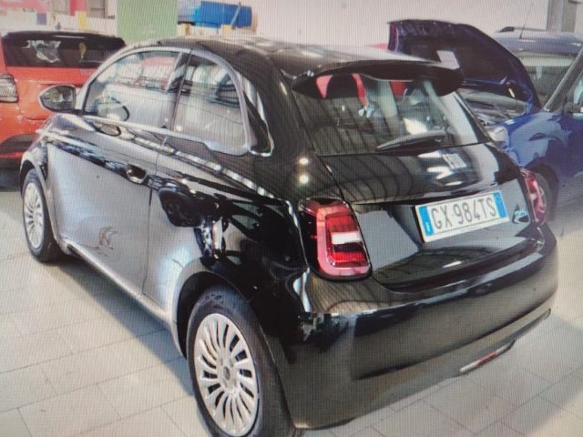 Fiat 500e Berlina 42 kWh KM 320 - foto 2 di 4