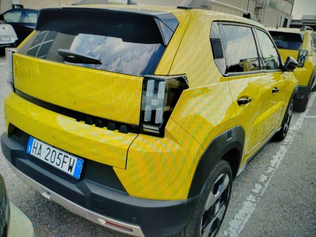 Fiat Grande Panda 44kWh La Prima km 900 - foto 3 di 4