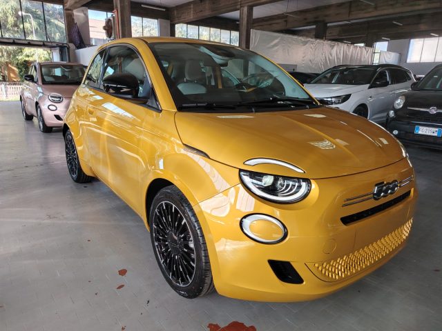 Fiat 500 Berlina Hybrid Icon km0 FULL PACK STYLE/CONFORT - foto 3 di 4