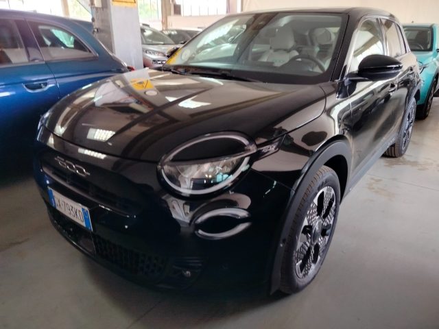 Fiat 600 Hybrid 100 CV DCT MHEV La Prima - foto 4 di 23