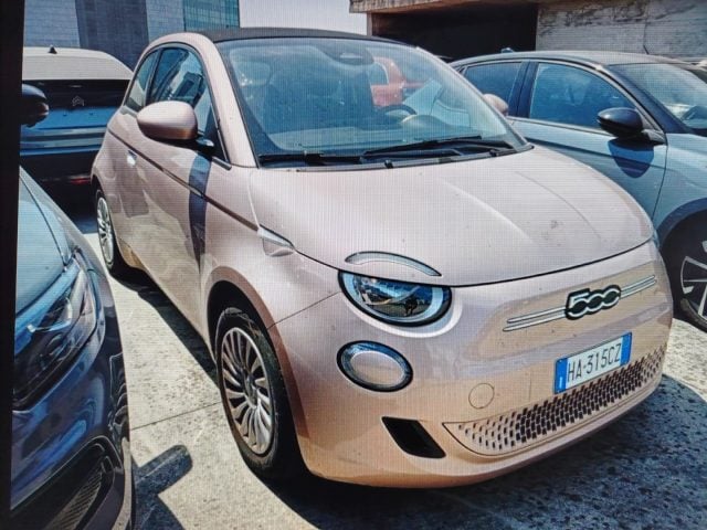 Fiat 500e Cabrio 42 kWh ROSE GOLD, del 2025, 6.900 km, in vendita a Cesena (FC)