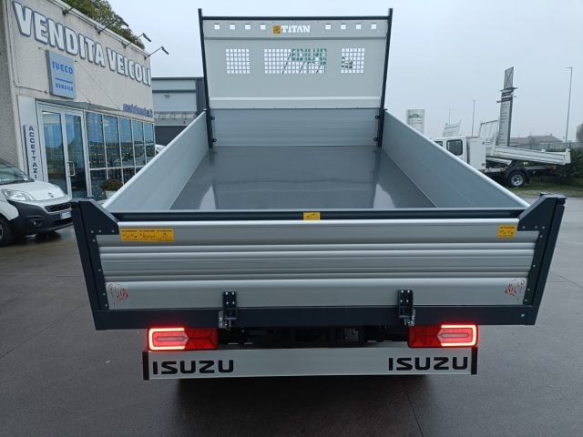 Isuzu M27 ISUZU M27 CABINA LARGA 3000 cc CASSONE RIBALTABILE - foto 4 di 4