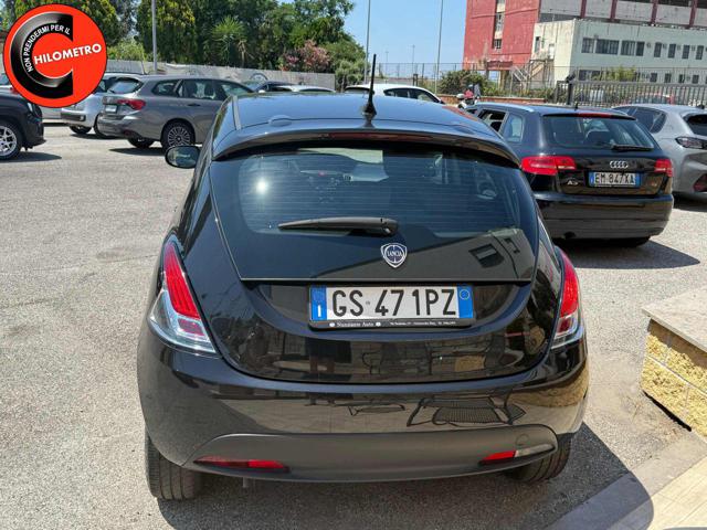 Lancia Ypsilon 1.0 FireFly 5 porte S&S Hybrid Oro - foto 4 di 4