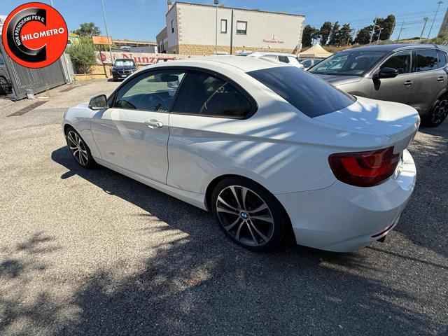 BMW 220 d Coupé Sport - foto 4 di 7