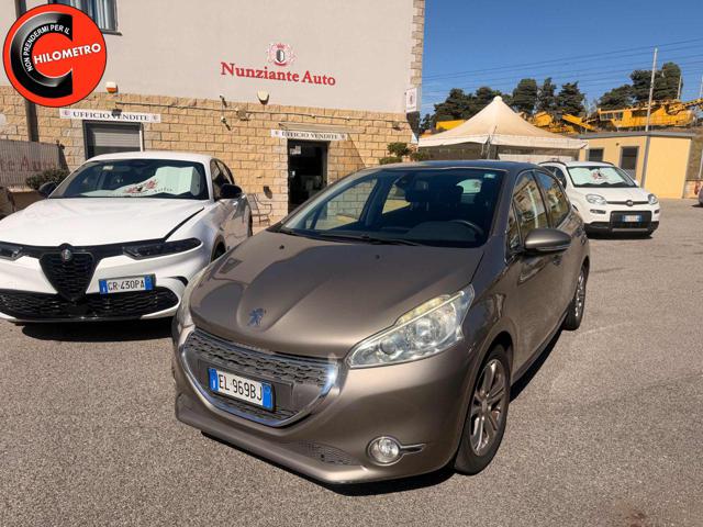Peugeot 208 1° serie 1.2 VTi 82 CV 5 porte Allure, del 2012, 100.000 km, in vendita a Civitavecchia (RM)