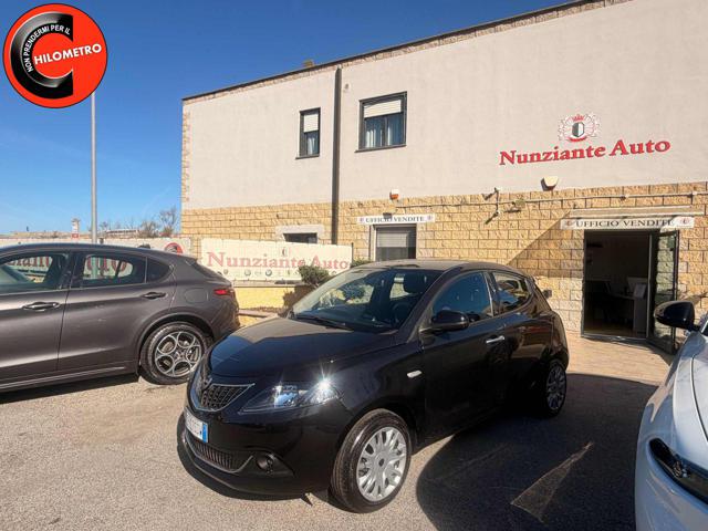 Lancia Ypsilon 1.0 FireFly 5 porte S&S Gold Plus RETRO+WIRLESS, del 2023, 45.000 km, in vendita a Civitavecchia (RM)