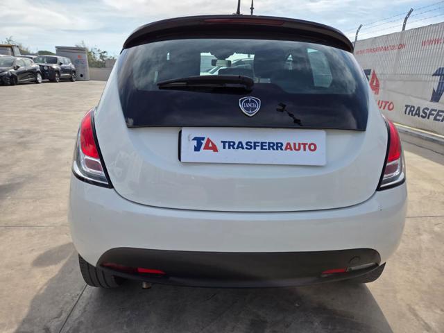 Lancia Ypsilon 1.0 FireFly 5 porte S&S Hybrid Oro - foto 4 di 4