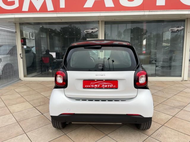 smart forTwo 1.0 71CV TWINAMIC CERCHI IN LEGA 15" - foto 3 di 11