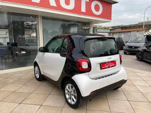 smart forTwo 1.0 71CV TWINAMIC CERCHI IN LEGA 15" - foto 2 di 11