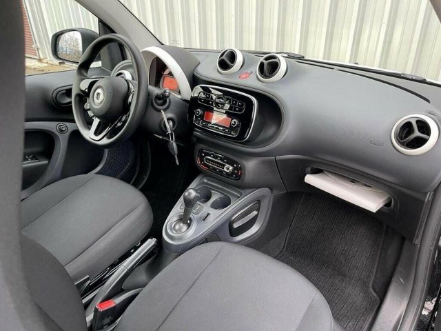 smart forTwo 1.0 71CV TWINAMIC CERCHI IN LEGA 15", del 2016, 119.000 km, in vendita a Roma (RM)