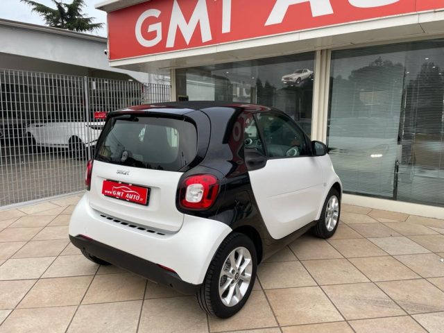 smart forTwo 1.0 71CV TWINAMIC CERCHI IN LEGA 15" - foto 4 di 11