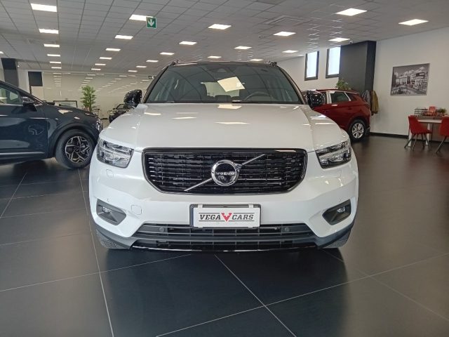 Volvo XC40 T5 Recharge Plug-in Hybrid R-design - foto 2 di 4