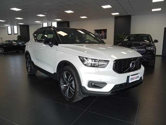 Volvo XC40 T5 Recharge Plug-in Hybrid R-design - foto 3 di 4
