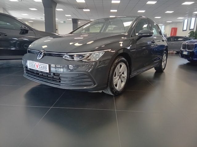 Volkswagen Golf 1.0 eTSI EVO DSG Life, del 2022, 58.000 km, in vendita a Mirano (VE)