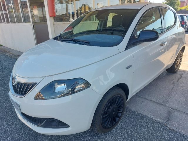 Lancia Ypsilon 1.0 FireFly 5 porte S&S Hybrid Ecochic Silver usato a TIVOLI