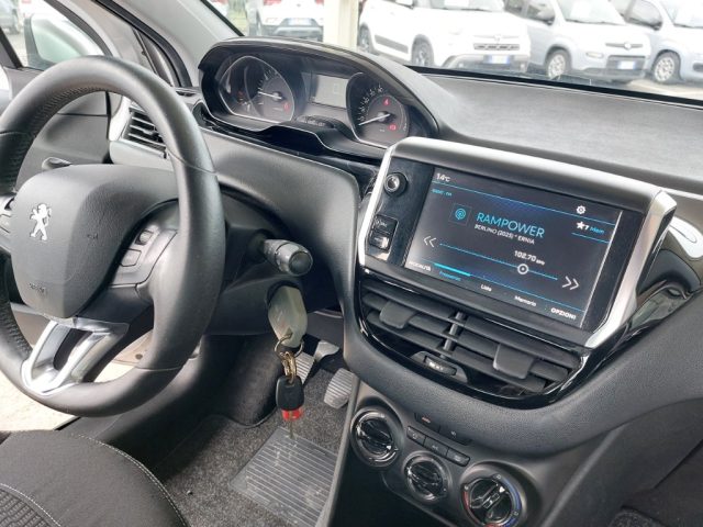 Peugeot 208 1.2 PureTech Allure 5 porte Neopatentati usato a TIVOLI