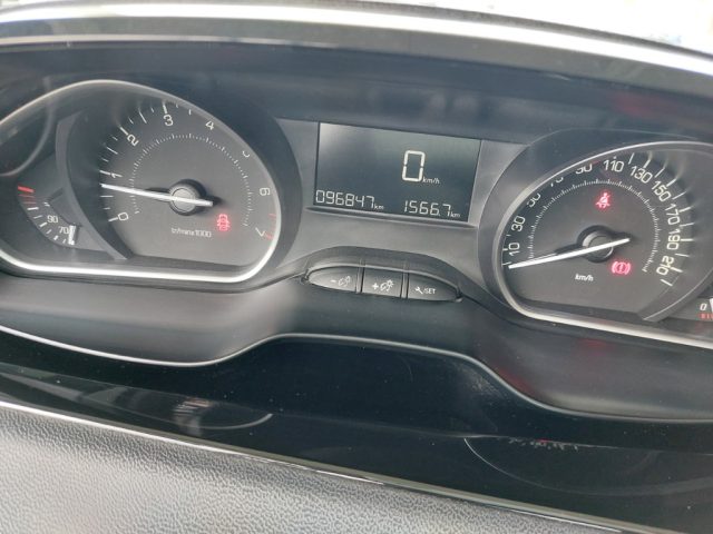 Peugeot 208 1.2 PureTech Allure 5 porte Neopatentati usato a TIVOLI