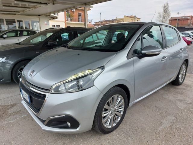 Peugeot 208 1.2 PureTech Allure 5 porte Neopatentati usato a TIVOLI