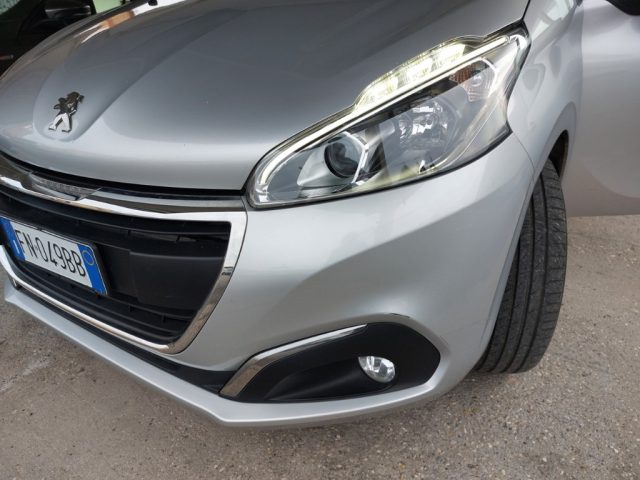 Peugeot 208 1.2 PureTech Allure 5 porte Neopatentati, del 2018, 96.000 km, in vendita a Tivoli (RM)