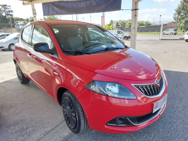 Lancia Ypsilon 1.0 FireFly 5 porte S&S Hybrid Ecochic Silver - foto 2 di 4
