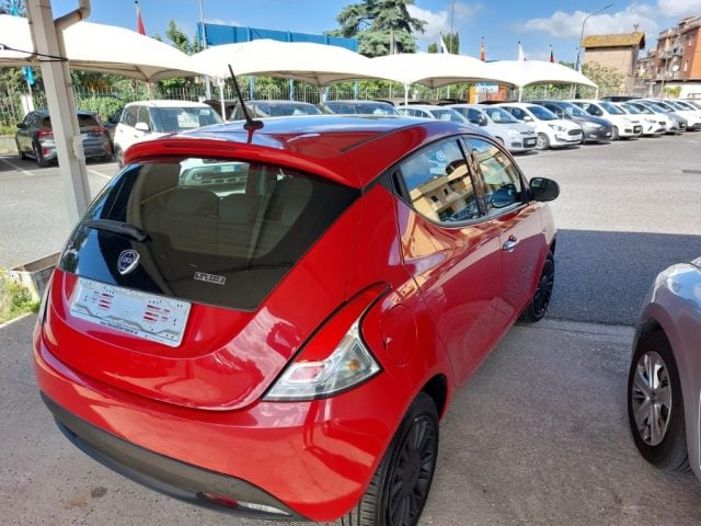 Lancia Ypsilon 1.0 FireFly 5 porte S&S Hybrid Ecochic Silver - foto 3 di 4