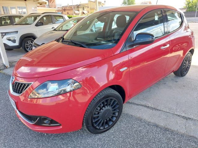 Lancia Ypsilon 1.0 FireFly 5 porte S&S Hybrid Ecochic Silver usato a TIVOLI