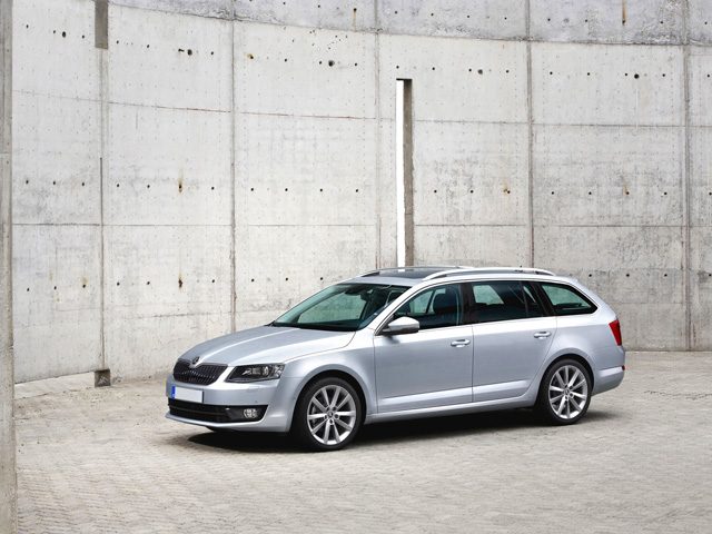 Skoda Octavia 2.0 TDI DSG Wagon RS - foto 2 di 4
