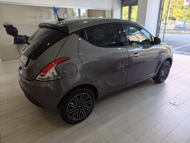 Lancia Ypsilon 1.0 FireFly 5 porte S&S Hybrid Gold - foto 3 di 4