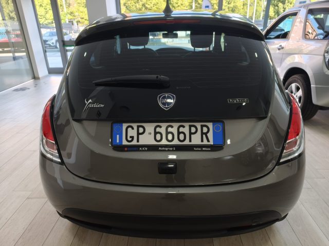 Lancia Ypsilon 1.0 FireFly 5 porte S&S Hybrid Gold - foto 2 di 4