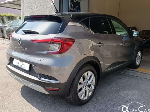 Renault Captur Plug-in Hybrid E-Tech 160 CV Intens - foto 2 di 4