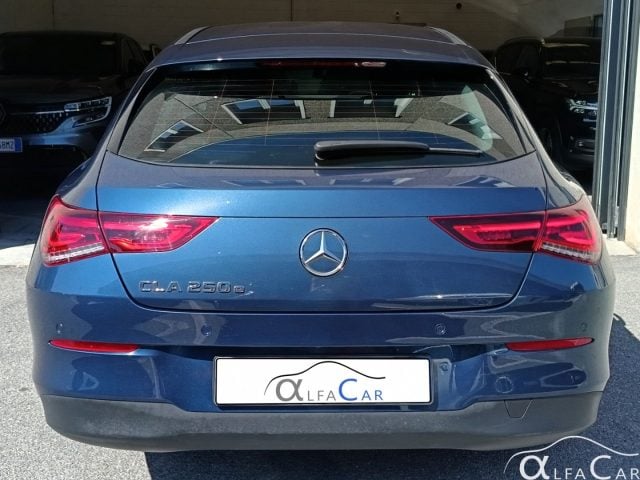Mercedes-Benz CLA 250 e hybrid EQ Shooting Brake Business - foto 4 di 4