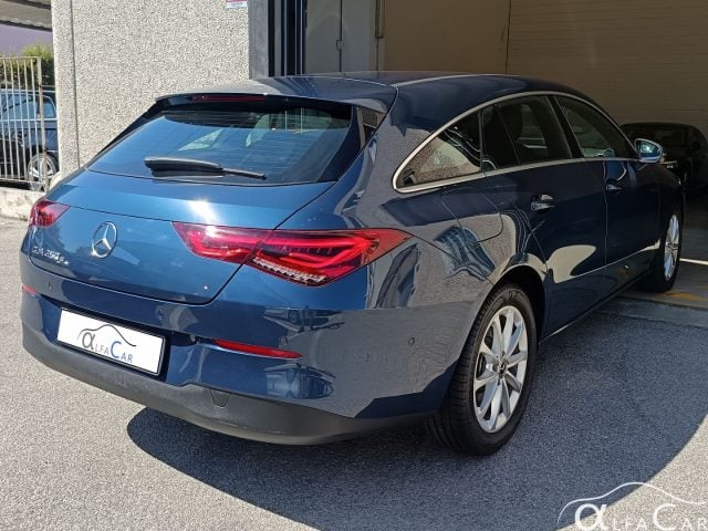 Mercedes-Benz CLA 250 e hybrid EQ Shooting Brake Business - foto 2 di 4