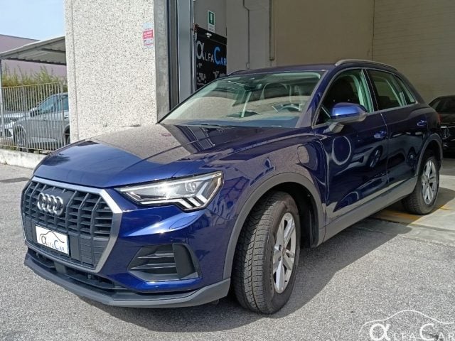 Audi Q3 45 TFSI e S tronic Business, del 2021, 20.000 km, in vendita a Curno (BG)