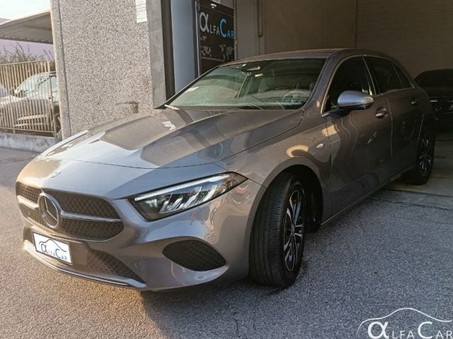 Mercedes-Benz A 250 e hybrid EQ Business Extra, del 2025, 6.036 km, in vendita a Curno (BG)