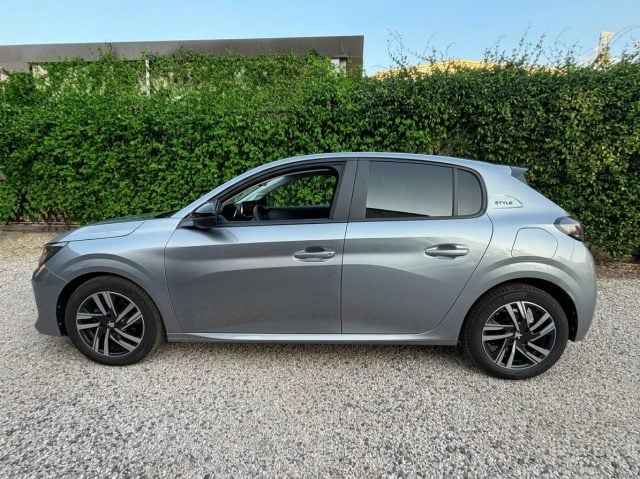 Peugeot 208 Hybrid 100 e-DCS6 style - foto 2 di 4