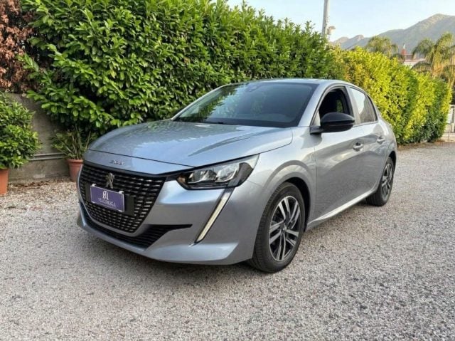 Peugeot 208 Hybrid 100 e-DCS6 style, del 2023, 31.378 km, in vendita a Somma Vesuviana (NA)