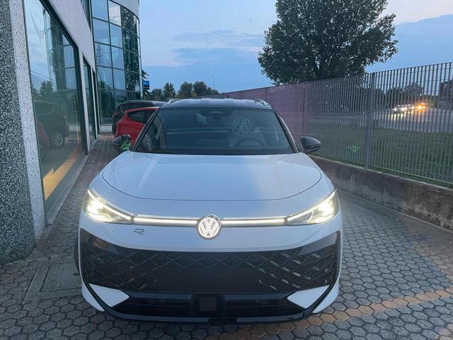Volkswagen T-Roc 1.5 eTSI ACT 150 CV DSG R-Line - foto 2 di 4