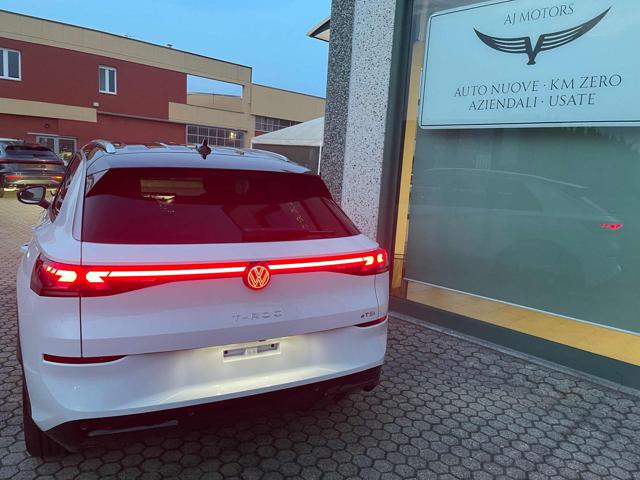 Volkswagen T-Roc 1.5 eTSI ACT 150 CV DSG R-Line - foto 4 di 4