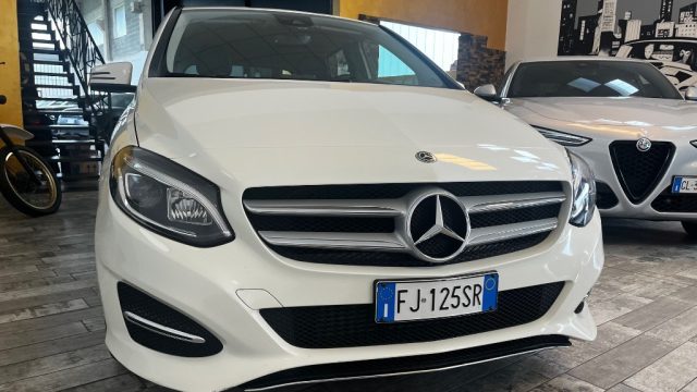 Mercedes-Benz B 180 d Automatic Sport - foto 2 di 4