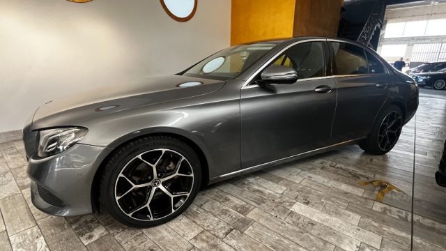 Mercedes-Benz E 220 d Auto Sport - foto 3 di 4